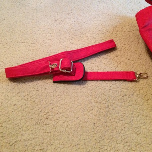 Large Red Hand Bag 🎒 - Picture 4 of 7